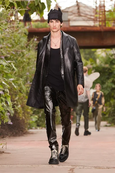 Look 25
